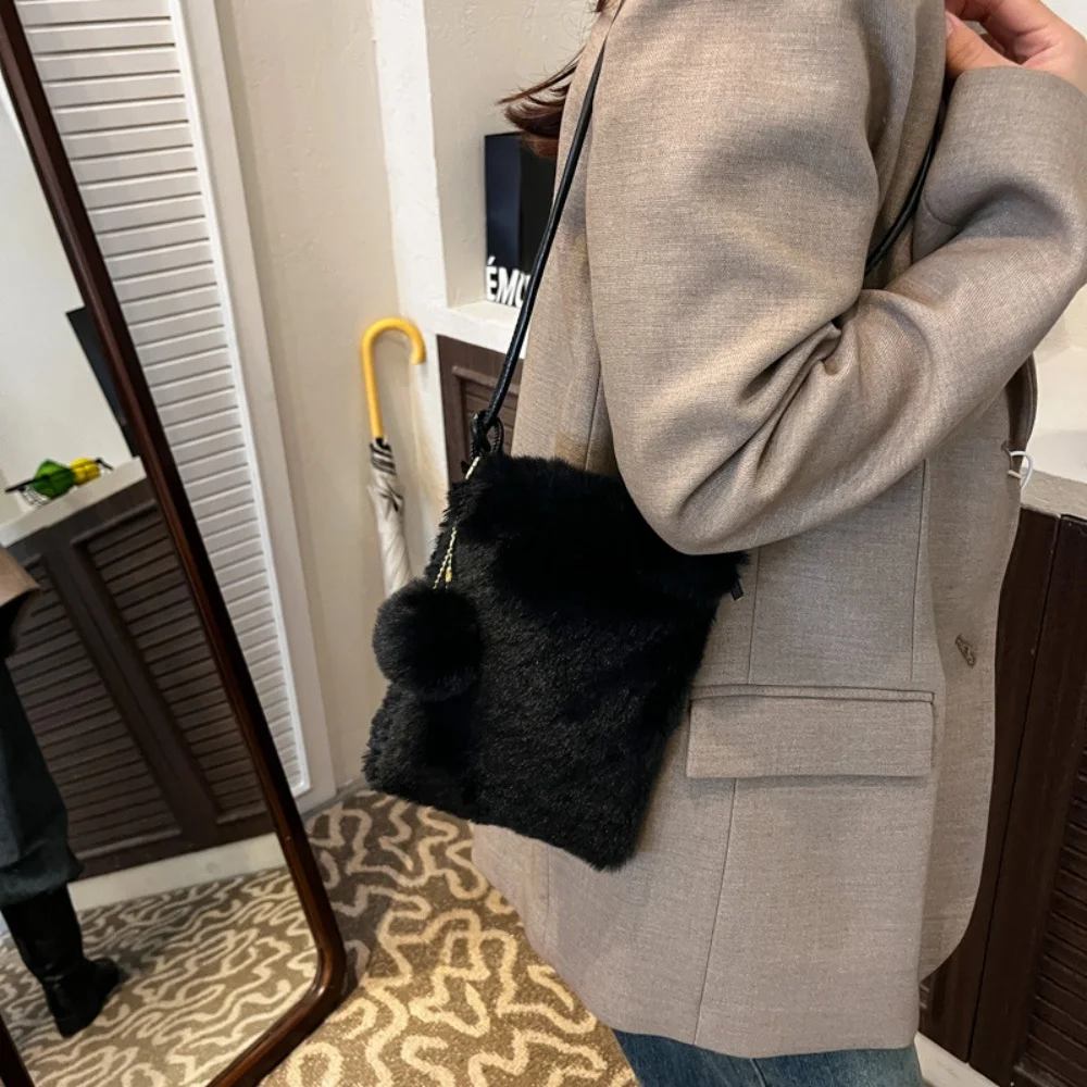 Women Handbags Fashion Plush Shoulder Bags Large Capacity Crossbody Bags For Ladies Phone Purse Small Flap For Autumn And Winter - Image 3
