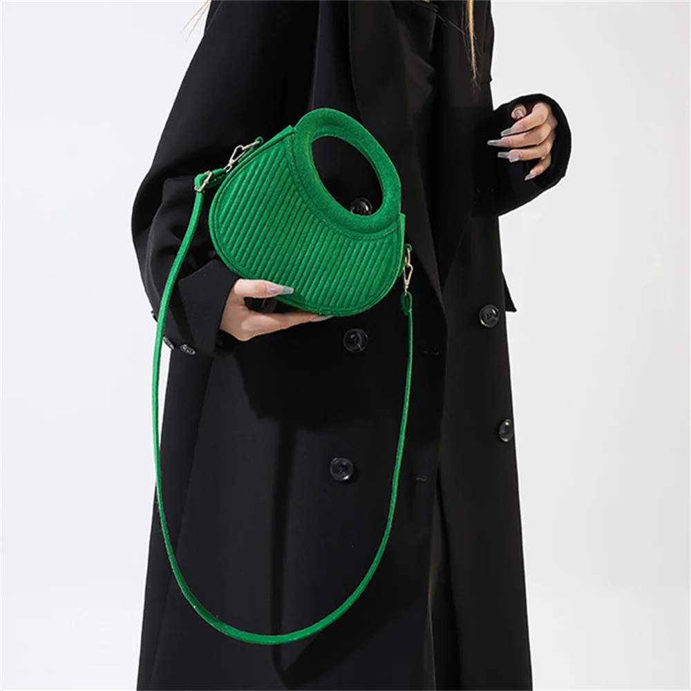 Fashion Pu Leather Felt Crossbody Bag Korean Style Half Moon Bag Hobos Handbag Fashion Design Solid Color Pleated Shoulder Bag